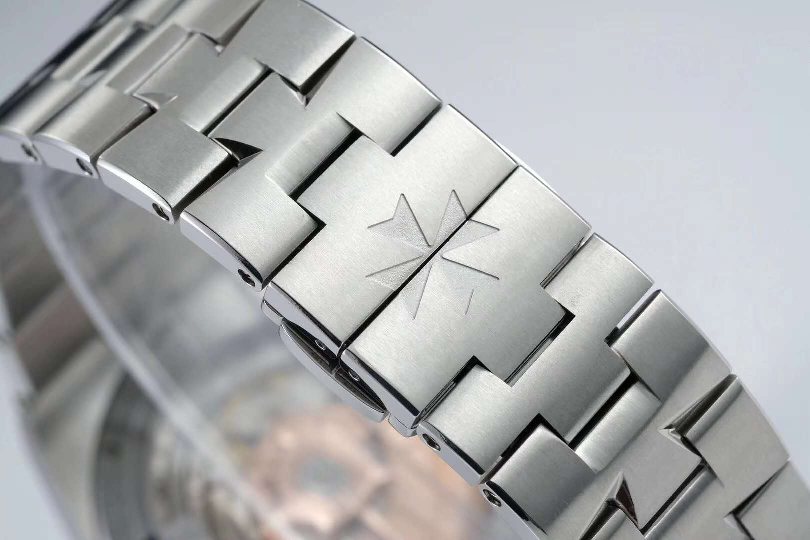 Overseas Blue Dial Ref: 4500V/110A-B128