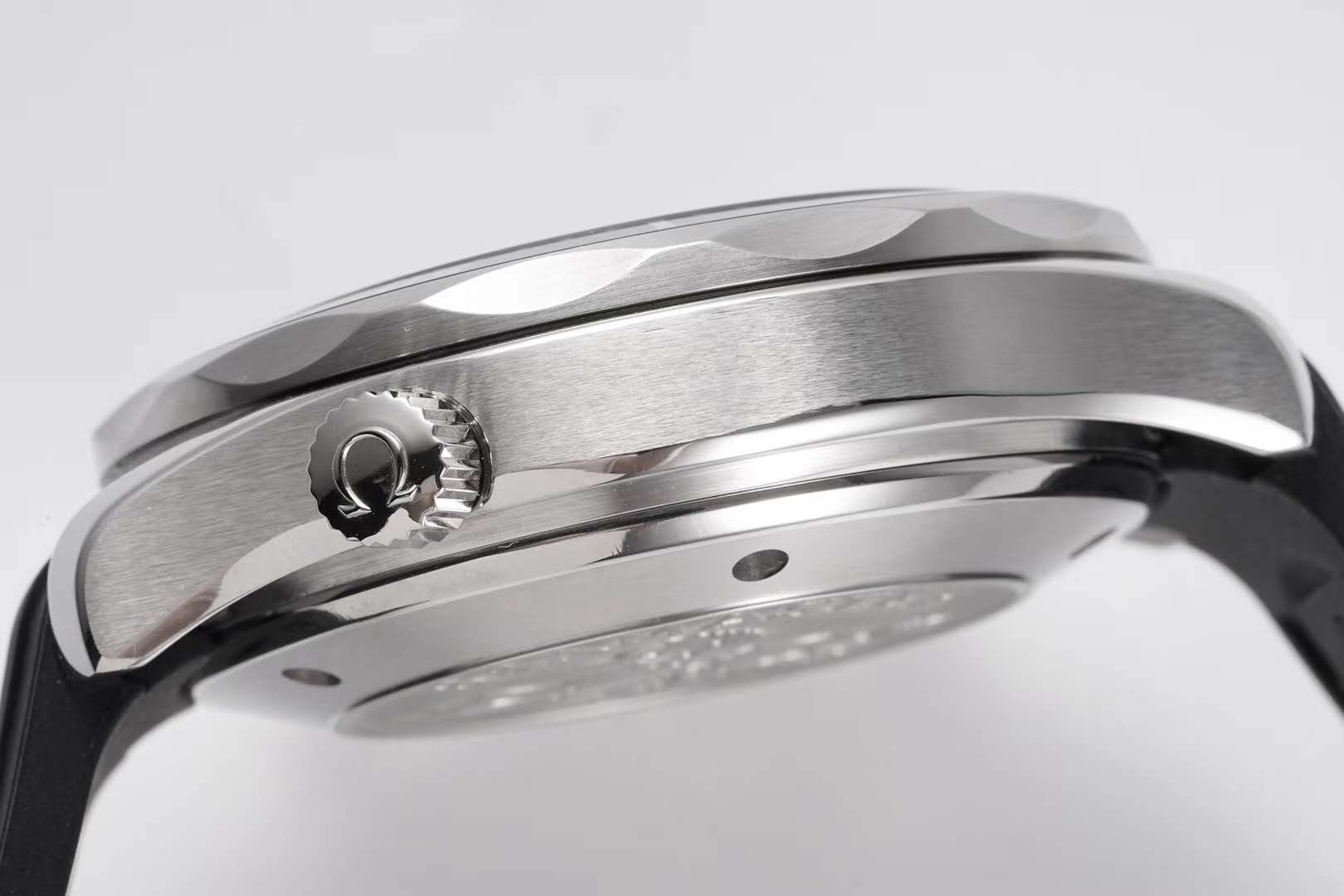 Seamaster Diver 300m Chronograph Black Dial on Rubber Strap