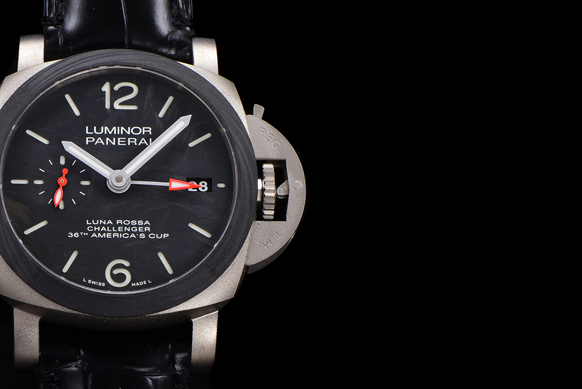 PAM1096 Luna Rossa GMT 42mm