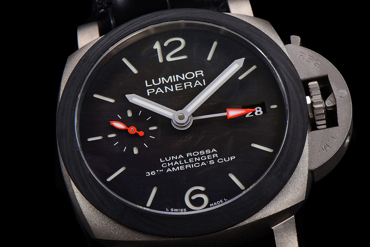 PAM1096 Luna Rossa GMT 42mm