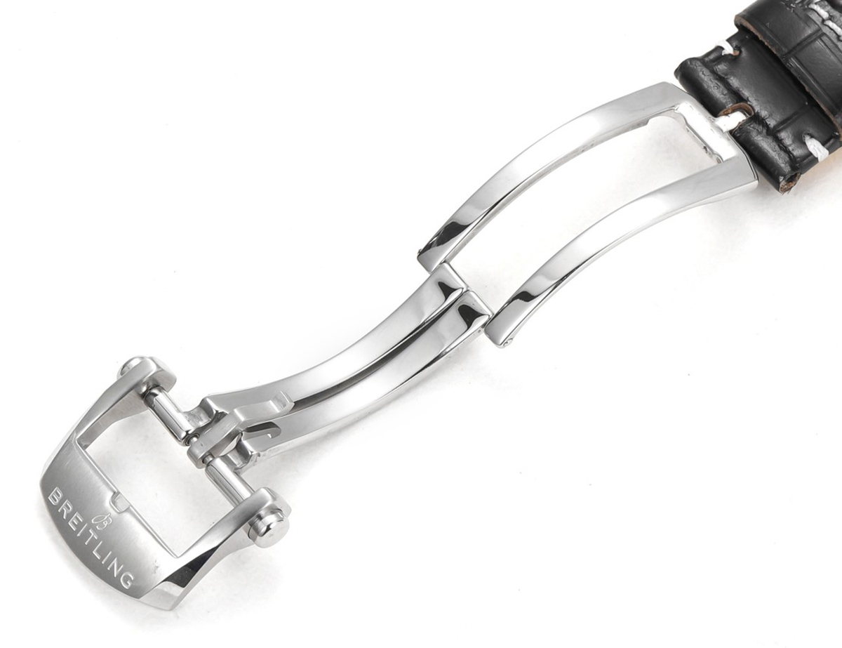 Navitimer B01 Chronograph 43 Silver Dial in Steel on Leather Strap Ref. AB0138241G1P1